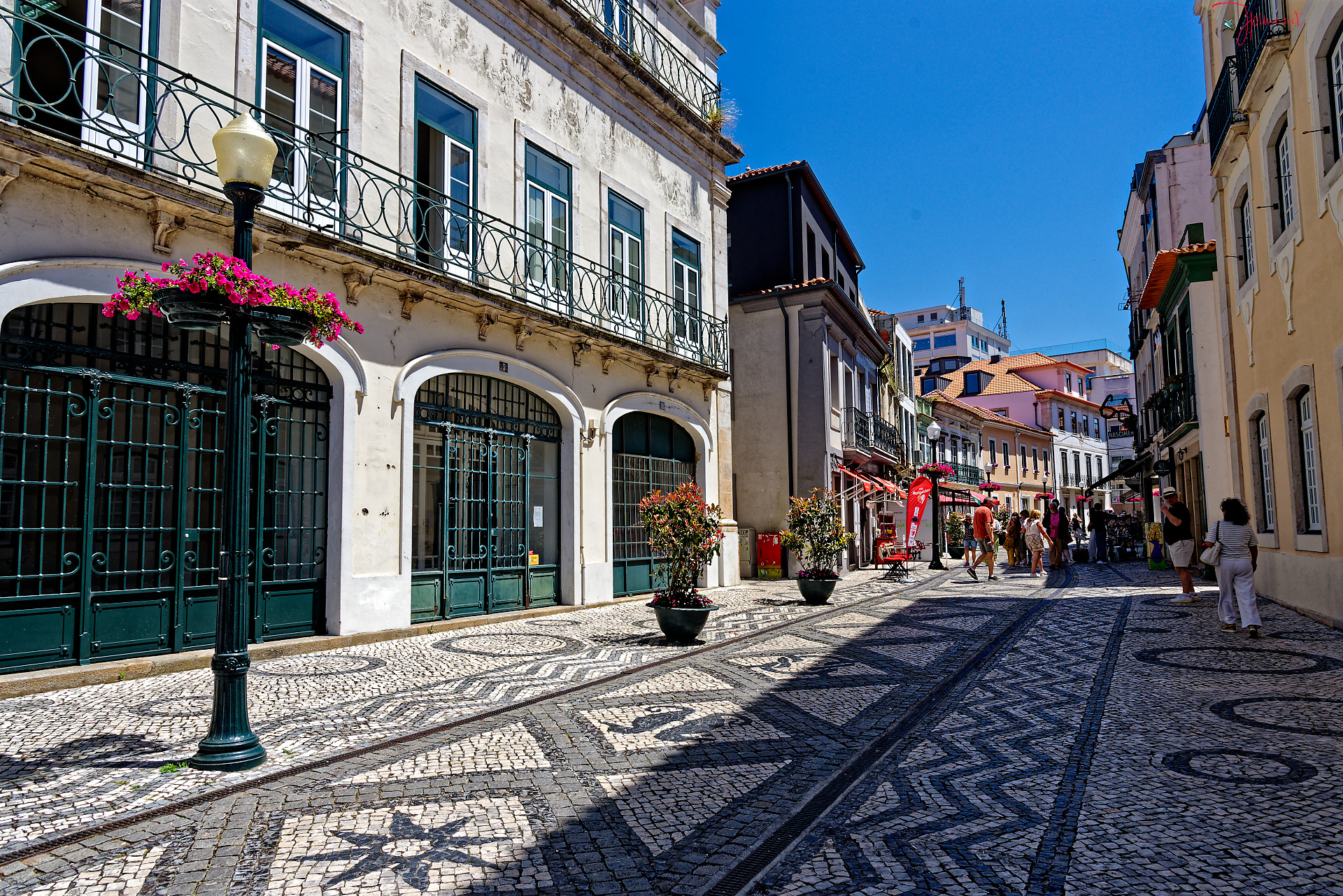 Rue pavée de manière traditionnelle