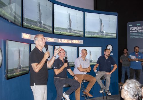 Depuis la Citée de l'Espace - Départ de la fusée Artemis, du centre spatial de Cap Canaveral, reporté suite à des pbs. météolorogiques.