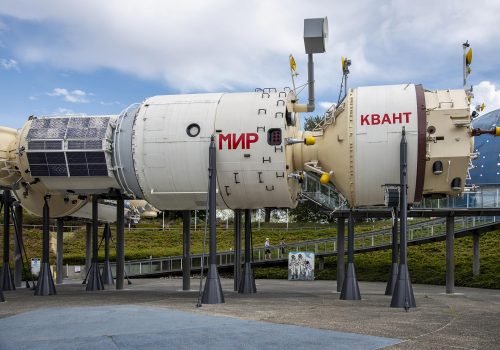 La Station spatiale MIR - réplique au sol permettant aux techniciens de mieux gérer les pannes éventuelles
