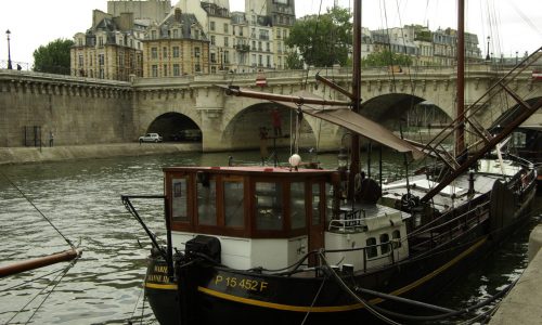 Peniche sur la sene